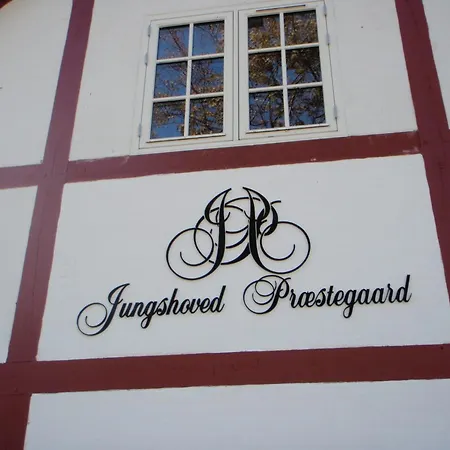 Jungshoved Præstegård Bed & Breakfast 3*
