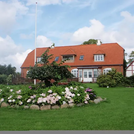 Jungshoved Praestegard Bed & Breakfast 3*