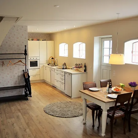 융스호베드 프레스테고르드 B&B 3*