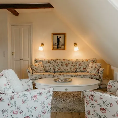 Jungshoved Praestegard לינה וארוחת בוקר Præstø